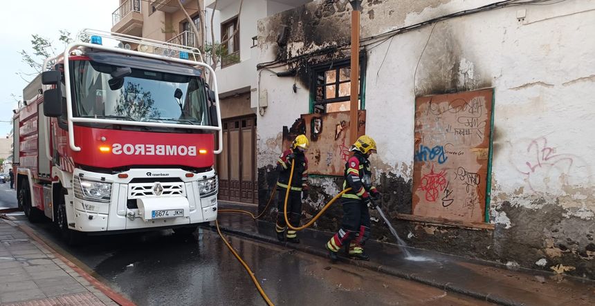 Momento de la finalización de la actuación de los bomberos.