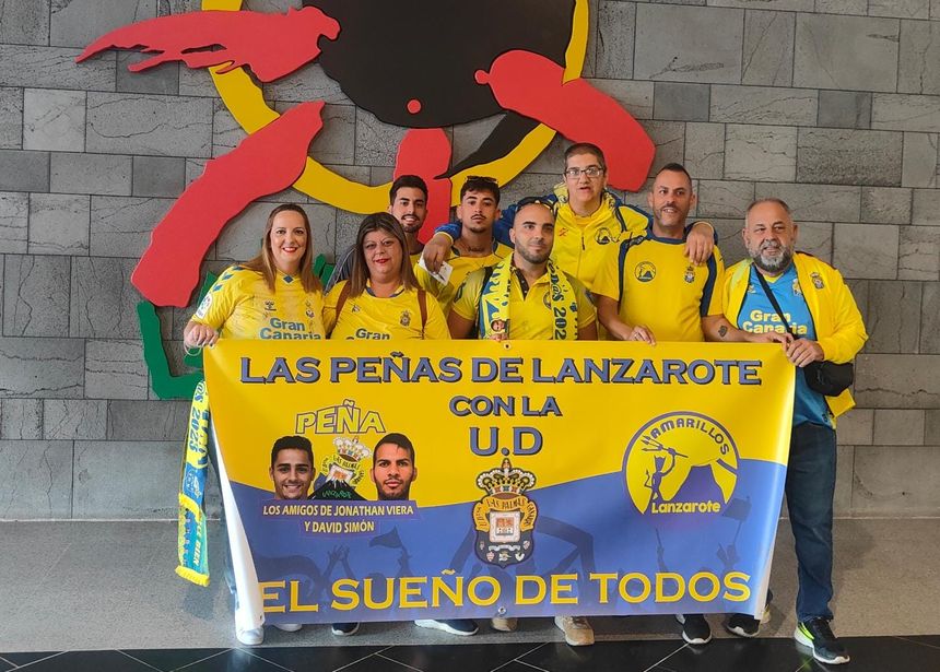 Imagen de parte de la gente de las peñas de Lanzarote que han acudido al encuentro con nuestro compañero Carmelo Padrón entre ellos
