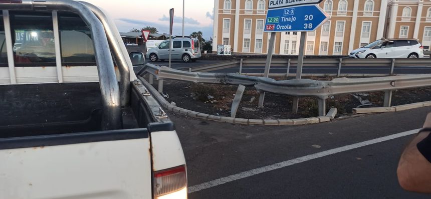 Así quedó la valla enfrente del Cabildo