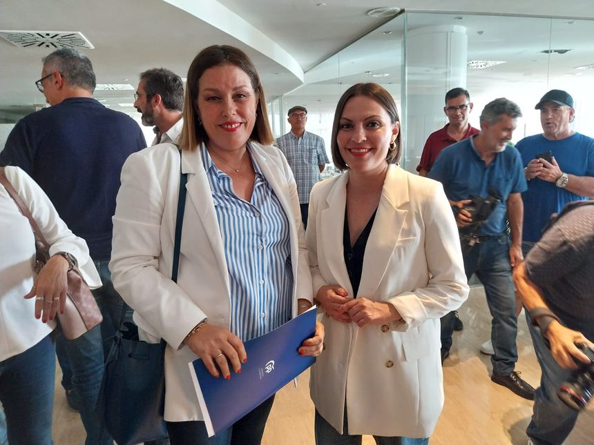 Astrid Pérez y Migdalia Machín en la convocatoria con la prensa.