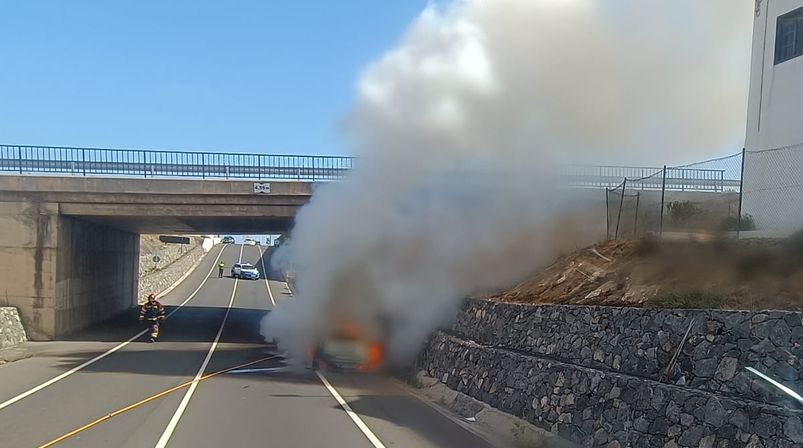 El coche ardió en su totalidad
