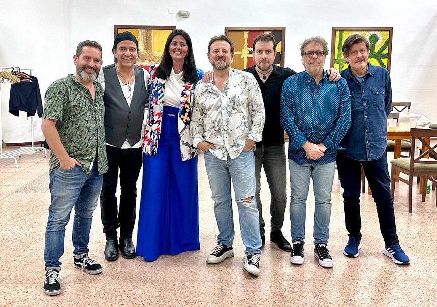 Los Secretos con la alcaldesa de Haría.