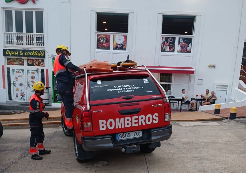 Momento del final de la actuación de los bomberos en el Varadero de Puerto del Carmen