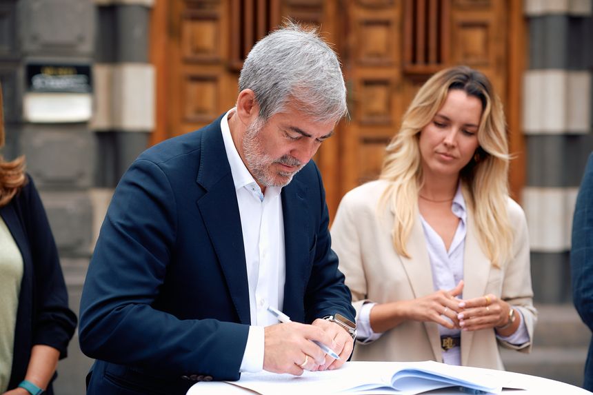 Momento de la firma