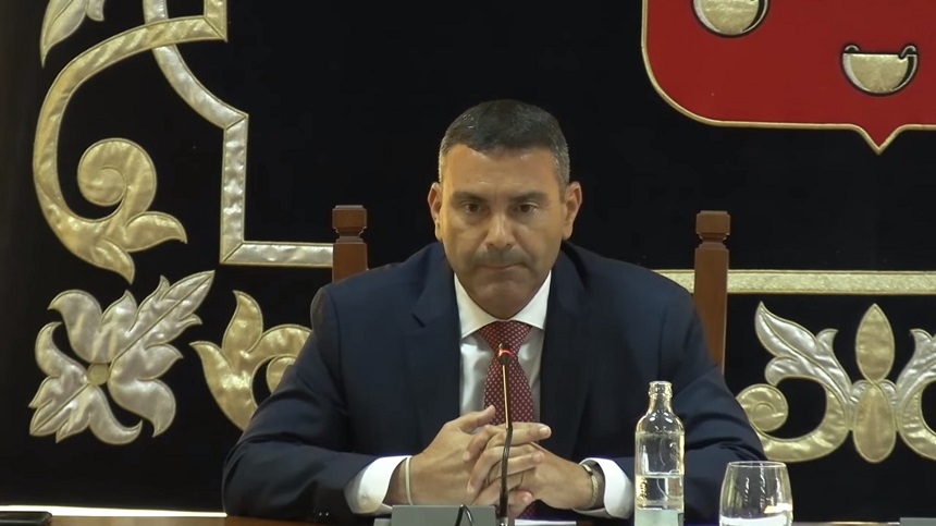 Oswaldo Betancort durante el pleno de este lunes.