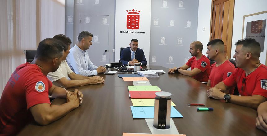 Recepción de los bomberos que colaboraron en La Palma (1)