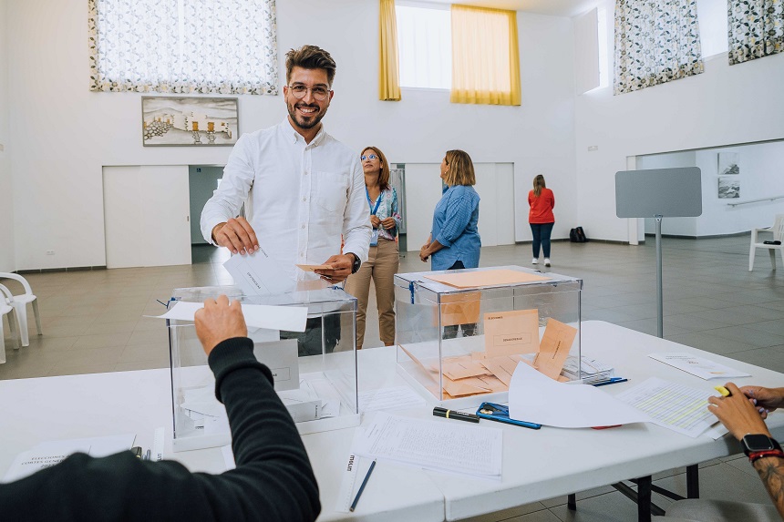 Jeziel Martín ejerciendo su derecho al voto.