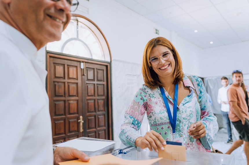 Lorena Martí votando.