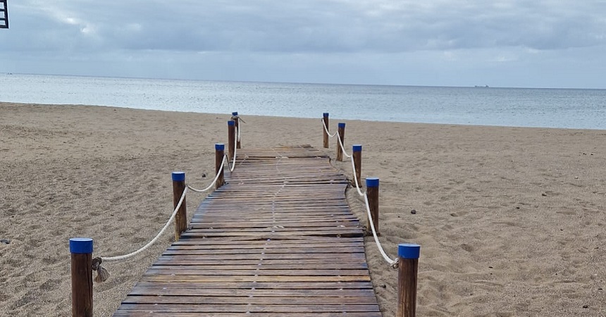 Rampa de acceso a la playa de Guasimeta