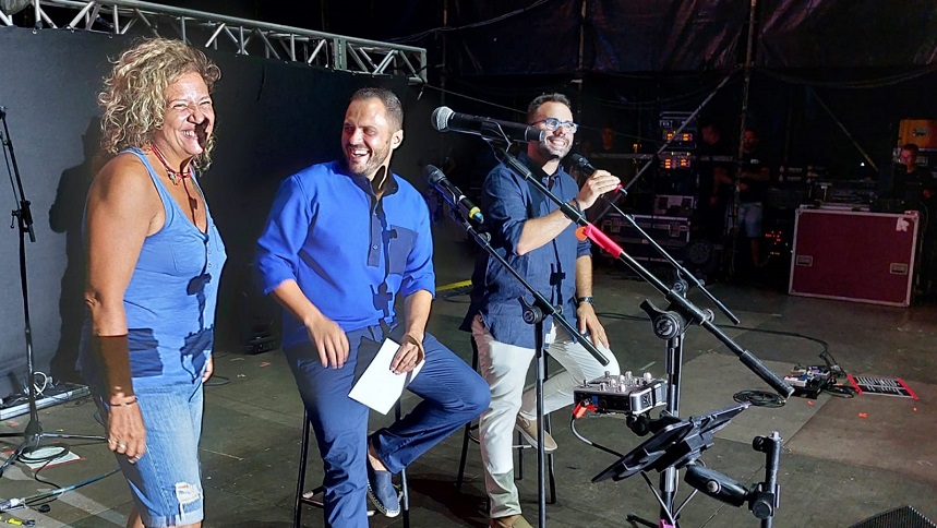 Rosana Pregón. Con el alcalde de Arrecife y con el concejal de Fiestas