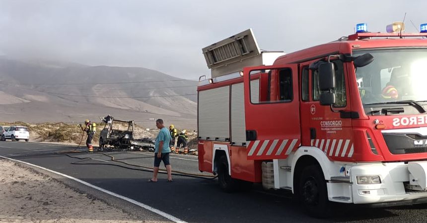 Imagen de la caravana una vez que ardió por completo