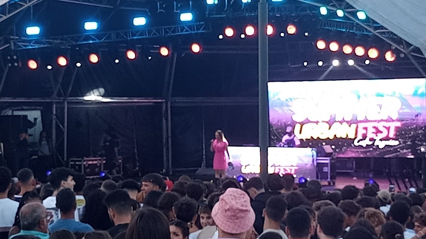 La periodista Laura San José presentó el evento.