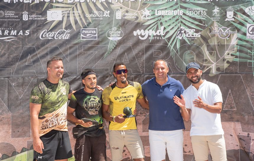 Los primeros clasificadas de la IV edición de la Bestial Race Lanzarote en la entrega de premios_Alby Martín