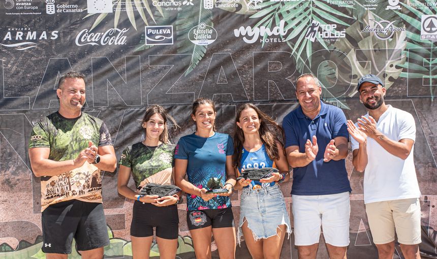 Las tres primeras clasificadas de la IV edición de la Bestial Race Lanzarote en la entrega de premios_Alby Martín