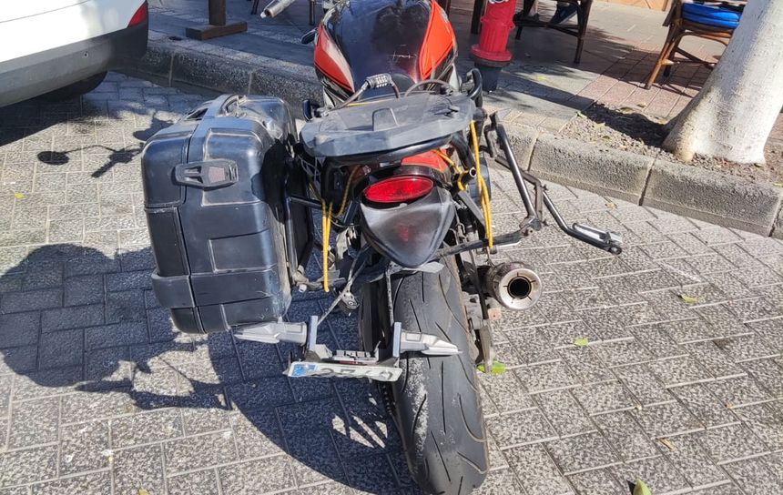 Estado en el que quedó la parte trasera de la moto implicada.