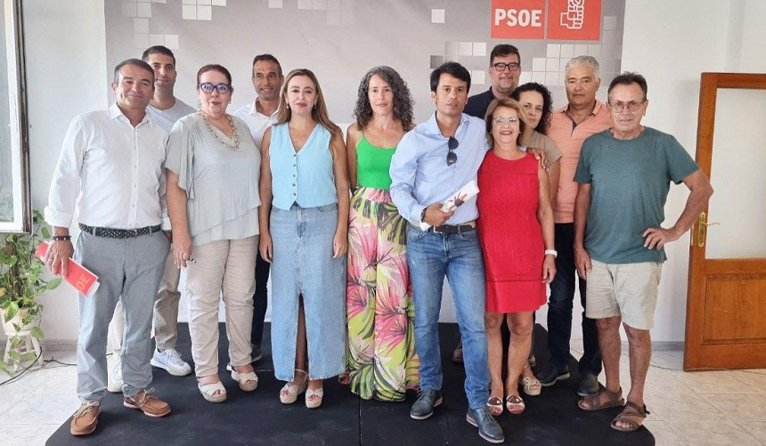 Los representantes del PSOE este lunes tras la rueda de prensa.