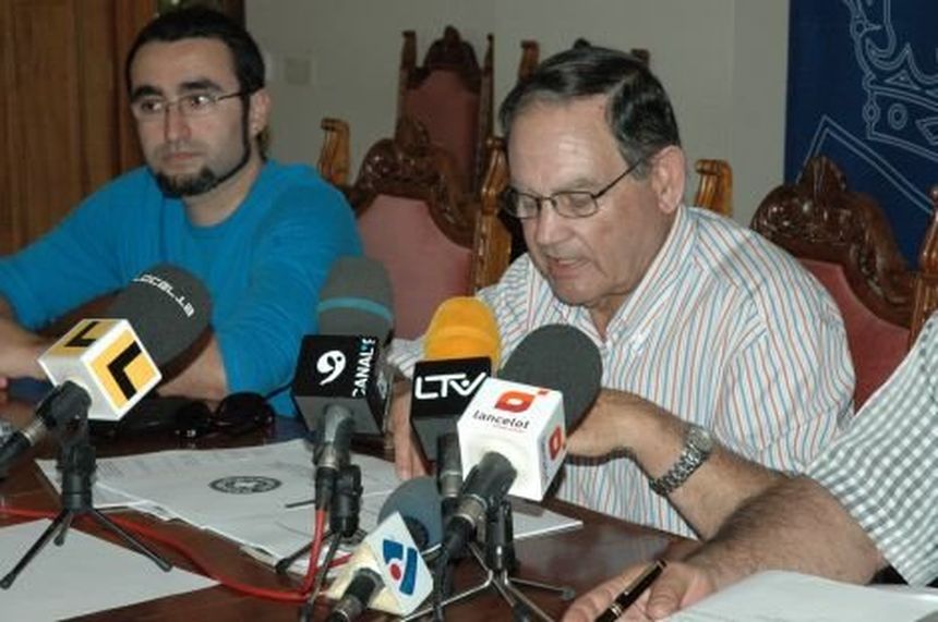 José María Espino en una rueda de prensa ofrecida en 2007 cuando era consejero de Asuntos Sociales en el Cabildo de Lanzarote.