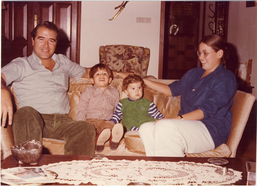 José Calero y Milagros Prats, junto a sus hijos José Juan y Daniel, en una imagen familiar de enero de 1981. Foto: Cedida.