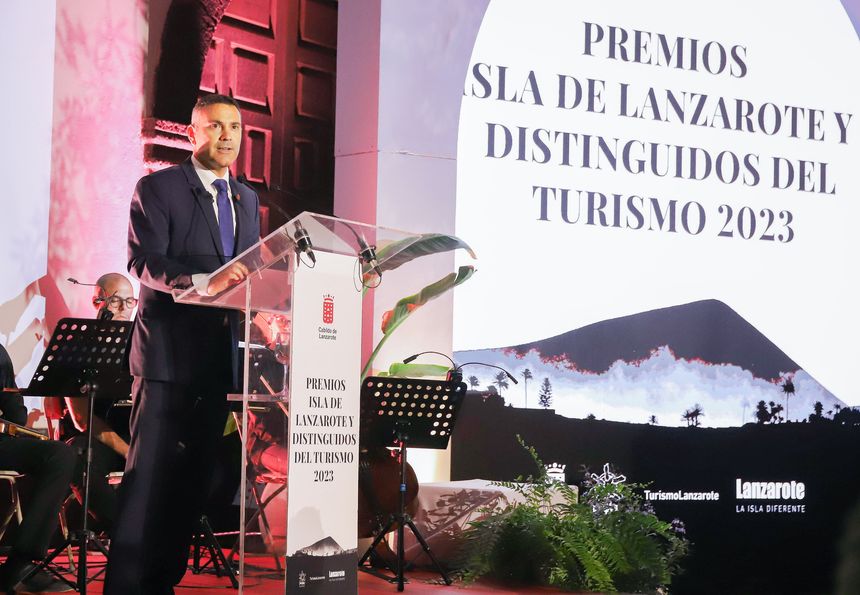 Oswaldo Betancort en el acto de celebración del Día Mundial del Turismo en Arrecife.