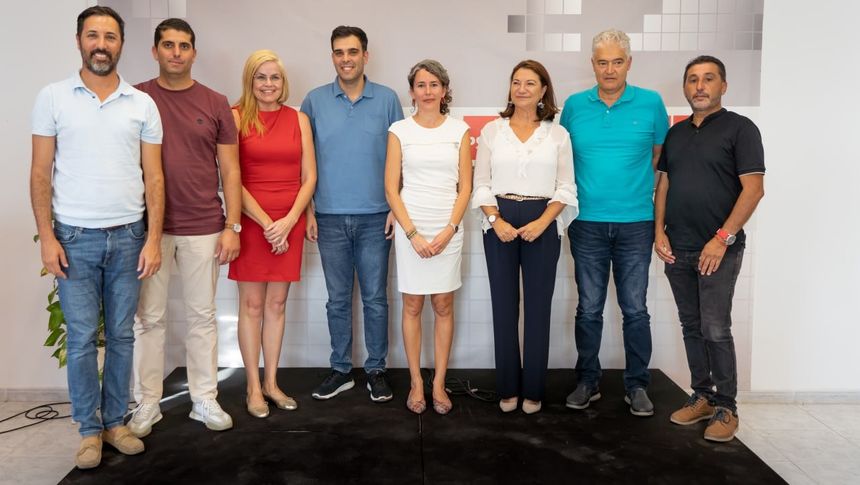 Imagen del grupo de socialistas que fueron a la rueda de prensa.