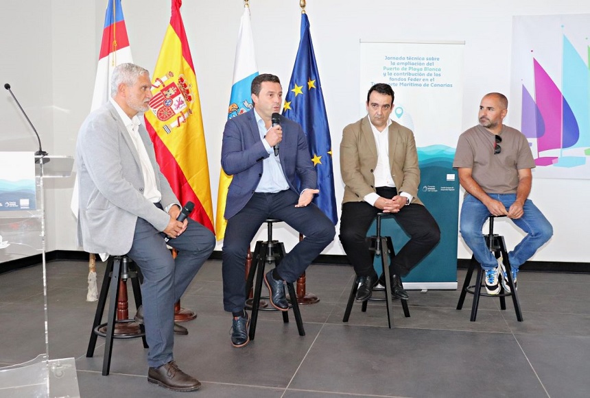 Óscar Noda en unas de las jornadas técnicaa sobre el puerto