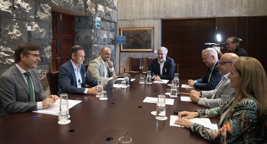 Reunión Gobierno-portavoces parlamentarios migración1