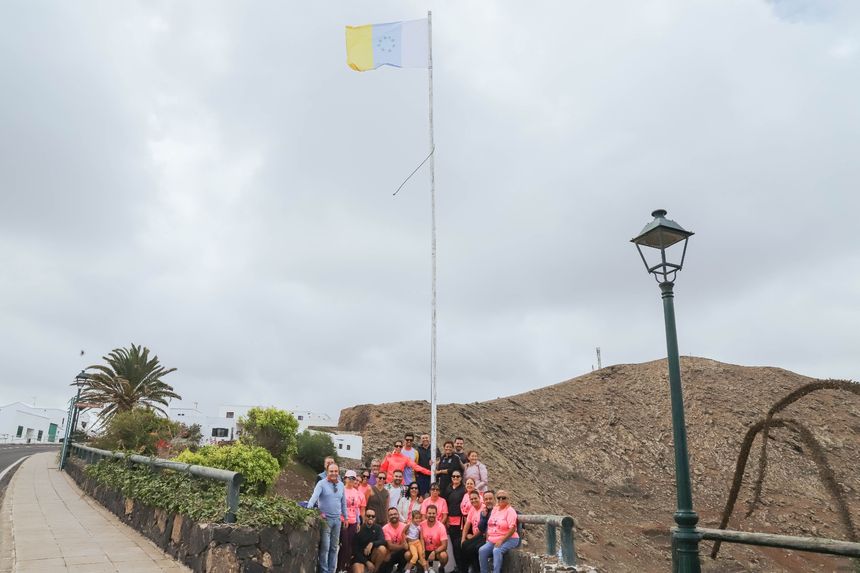 Izado Bandera Nacional Canaria (1)