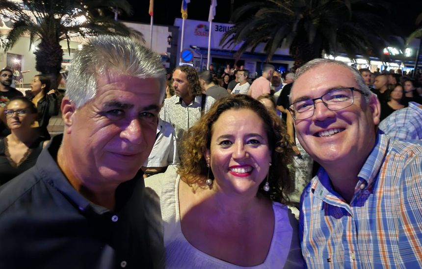Los concejales Eugenio Robayna y Myriam Jorge junto a Rafael Betancort, hermano del presidente del Cabildo