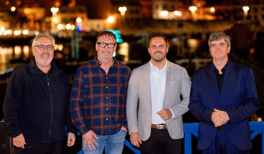 Concierto en Vela. El alcalde de Arrecife junto al gerente de la OCL, y los directores de la Orquesta y Coro, tras finalizar la actuación