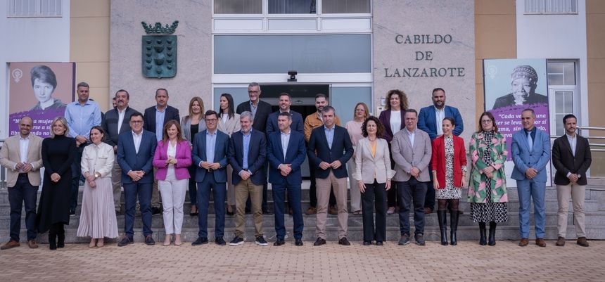 Posado previo al Consejo de Gobierno en el Cabildo de Lanzarote