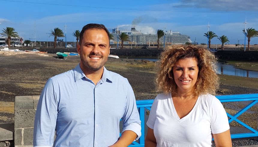 El alcalde de Arrecife, Yonathan de León, y la concejala de Deportes, Eli Merino