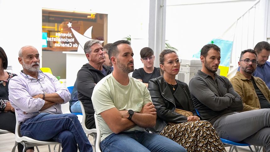Los concejales y los integrantes del Comité siguieron atentos las explicaciones.