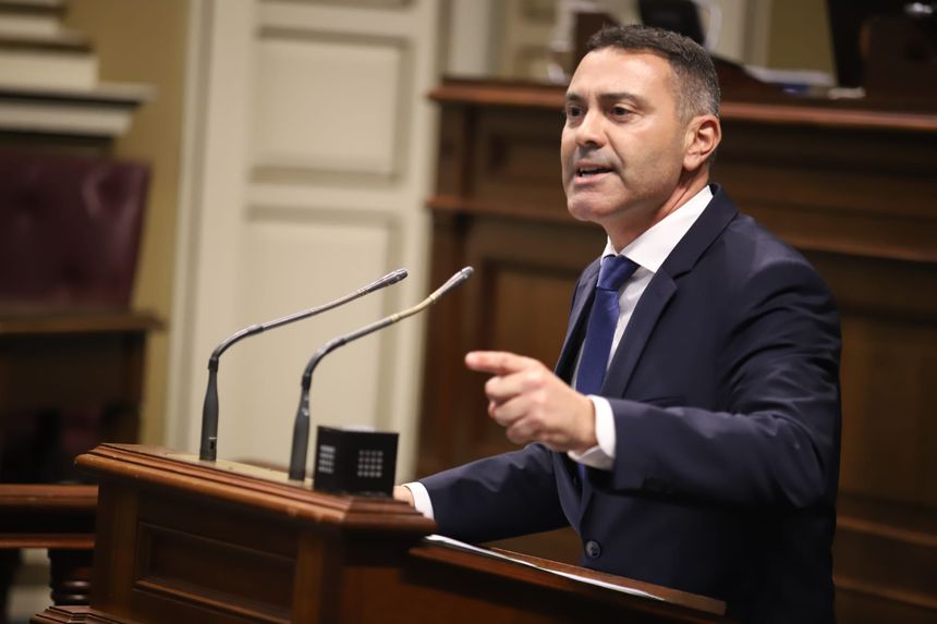 El parlamentario de CC en un momento de su intensa intervención