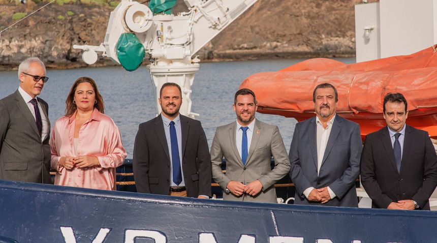 VB Mencey, nuevo remolcador con base en Arrecife. El alcalde con autoridades del Cabildo, Autoridad Portuaria, Cámara de Comercio y Grupo Boluda