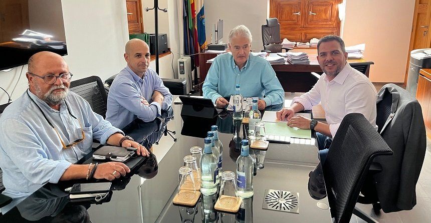 Jacobo Medina junto a José Juan Cruz en una reunión realizada en el Ayuntamiento de Tías.
