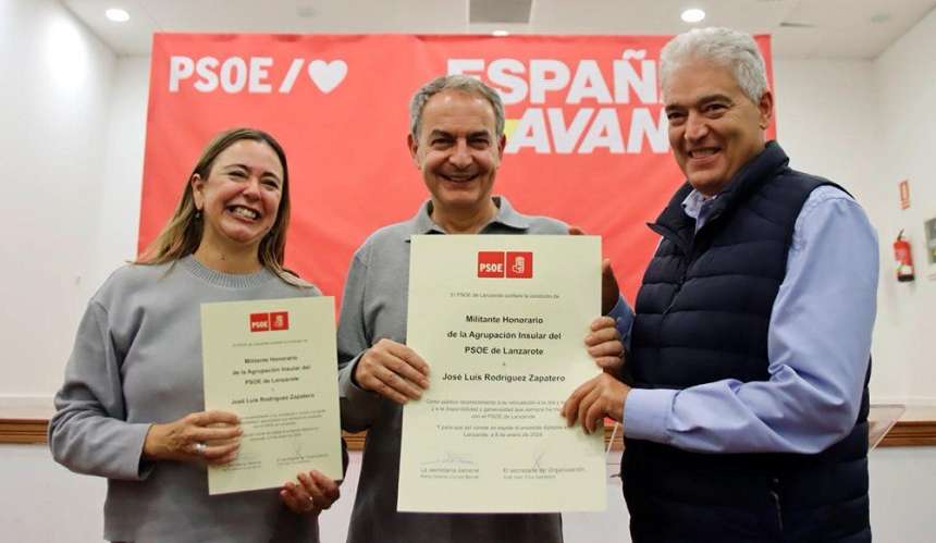 José Luis Rodríguez Zapatero junto a María Dolores Corujo y José Juan Cruz.