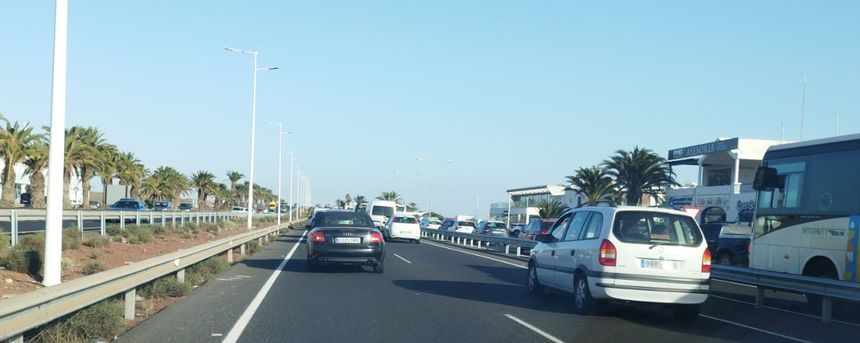 Imagen del colapso del tráfico que se inició sobre todo en los carriles de acceso a la autovía