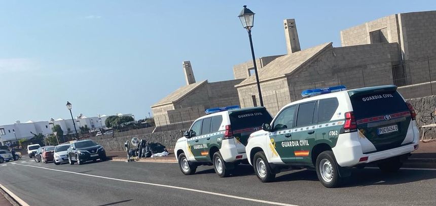 La Guardia Civil y la Policía Local velaron por la seguridad de la delicada operación.