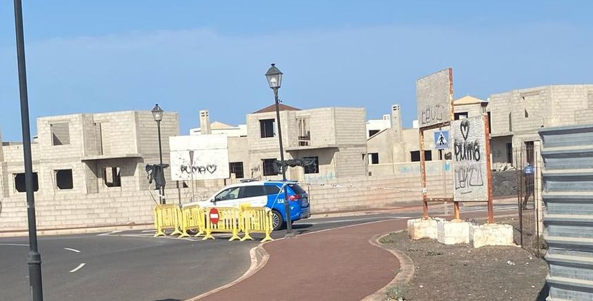 Los policías locales controlaron la salida y la entrada a la zona.