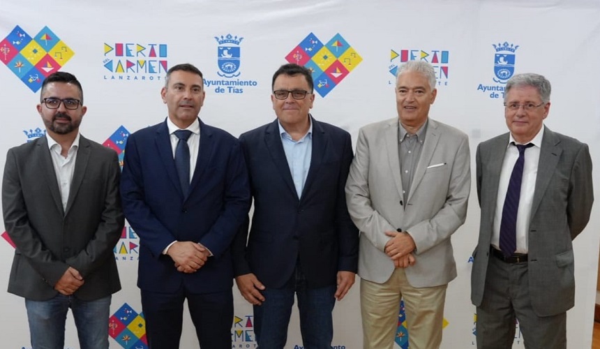 Imagen de los representantes del Gobierno de Canarias, del Cabildo y del Ayuntamiento de Tías este miércoles por la tarde.