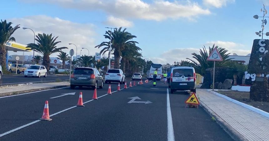La Policía Local reguló el tráfico para que se pudiera hacer la obra.