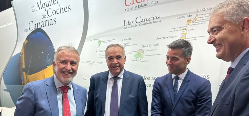 El ministro Ángel Víctor Torres y el alcalde de Tías, José Juan Cruz, también se pasaron por el mostrador de CICAR.