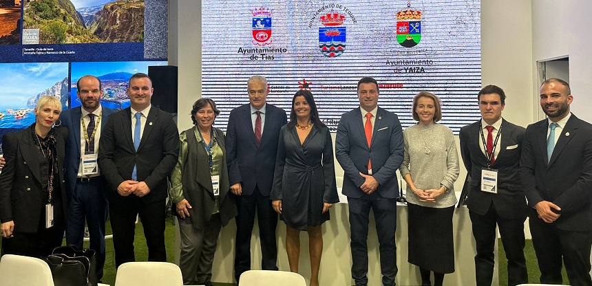 El alcalde de Yaiza con parte de la expedición de Lanzarote desplazada a la feria.