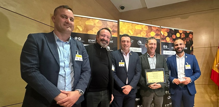 La delegación sureña junto a representantes de la cadena hotelera Barceló en la entrega de premios