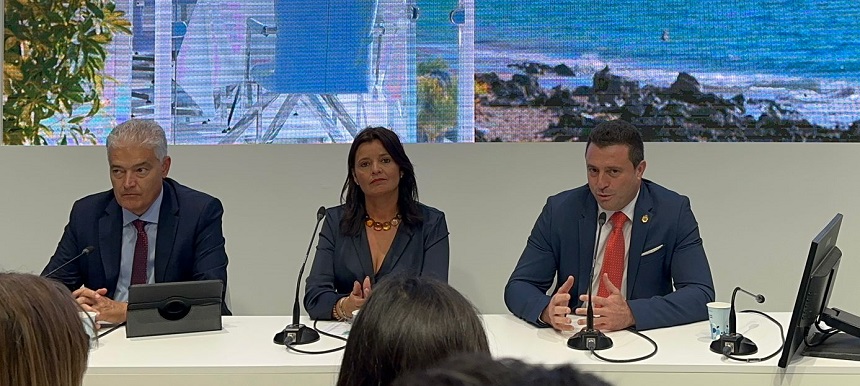 El alcalde de Yaiza, Óscar Noda, durante su intervención