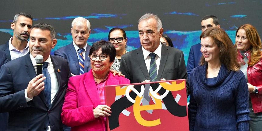 El presidente del Cabildo acudió a la entrega del premio.