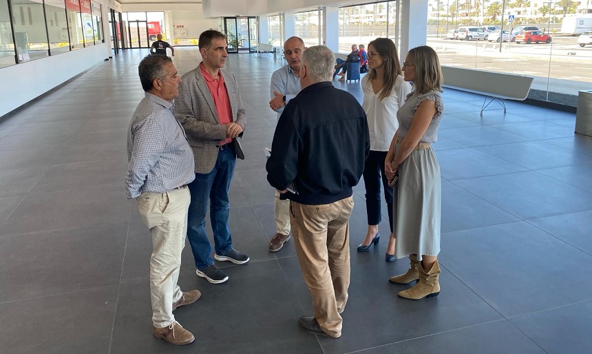 Los responsables de Puertos Canarios estuvieron en la inauguración de la terminal.