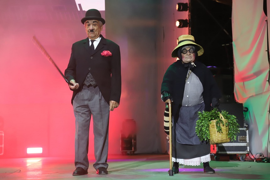 Charlot y la vieja del perejil