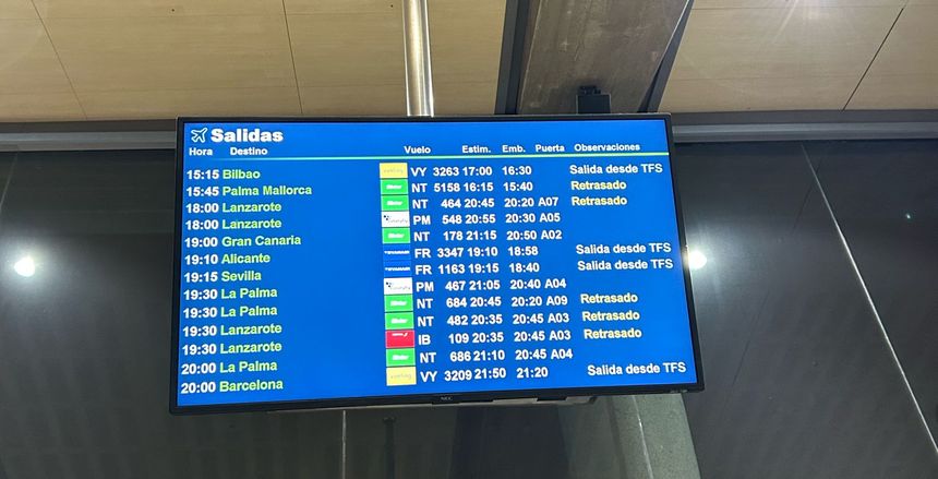 Panel en el que se iban colocando los retrasos hasta que llegaron las cancelaciones