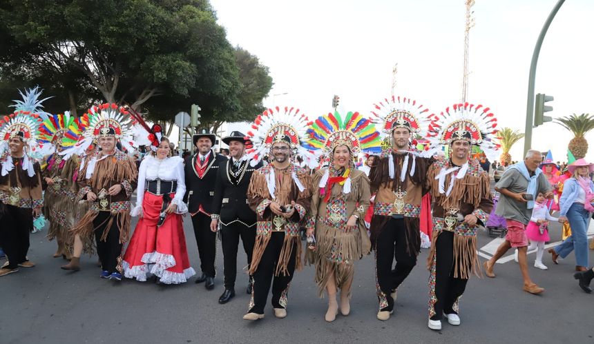 Los integrantes del Gobierno de Arrecife con el vicepresidente del Cabildo y la presidenta del Parlamento de Canarias
